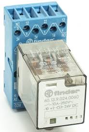 relays,contactor-شکل یک نمونه رله 11 پایه همراه با سوکت آن جنس خوب